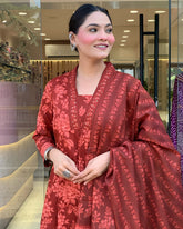 Designer three piece*V* *Neck* *Yoke* Mughal block kurti pant dupatta set in *Premium fine flower Mul cotton* whith digital print